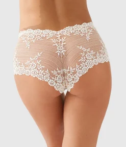 Wacoal Panties|Boyshort * Embrace Lace® Boyshort Sand/Ivory